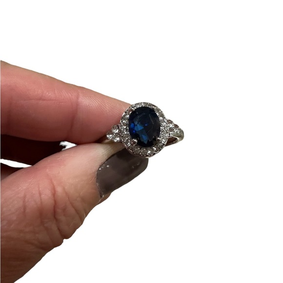 Silver and Sapphire Gemstone Ring - Picture 5 of 8